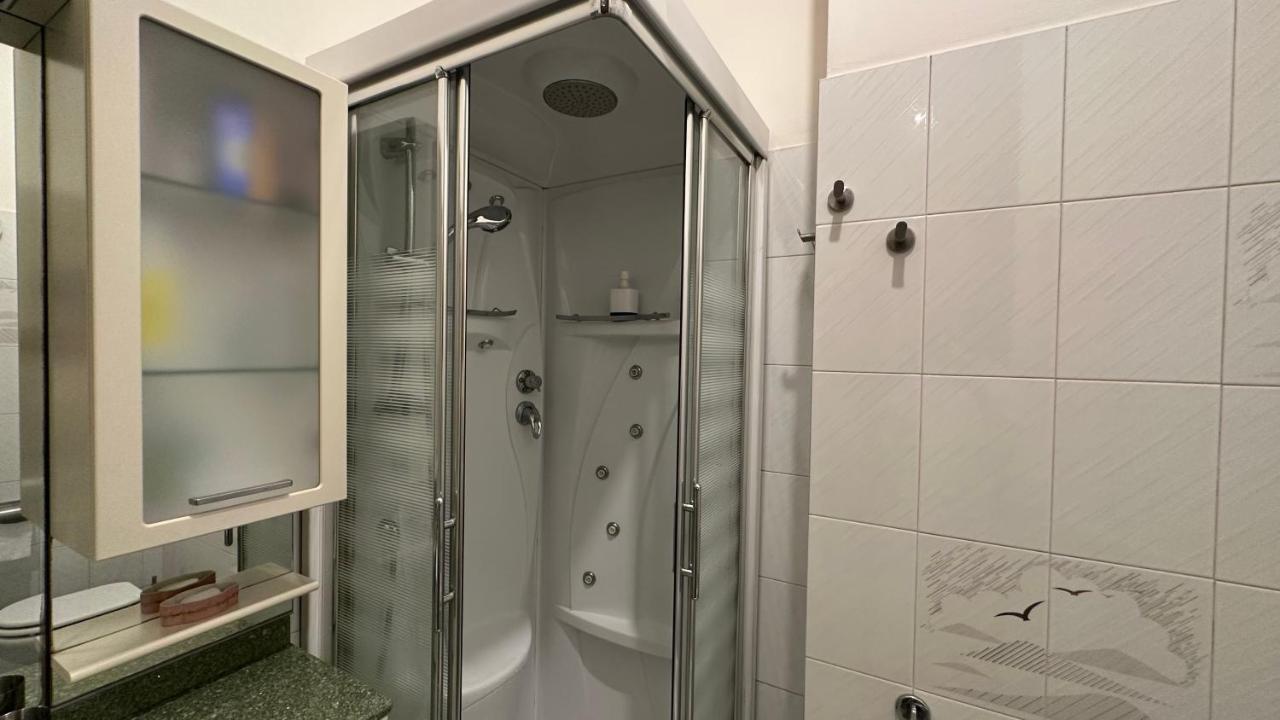 Dehomes - Two Bedrooms, Terrace, Wi-Fi, Tram To Centre & Rho Fiera Milan Bagian luar foto