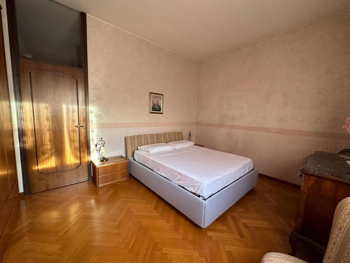 Dehomes - Two Bedrooms, Terrace, Wi-Fi, Tram To Centre & Rho Fiera Milan Bagian luar foto