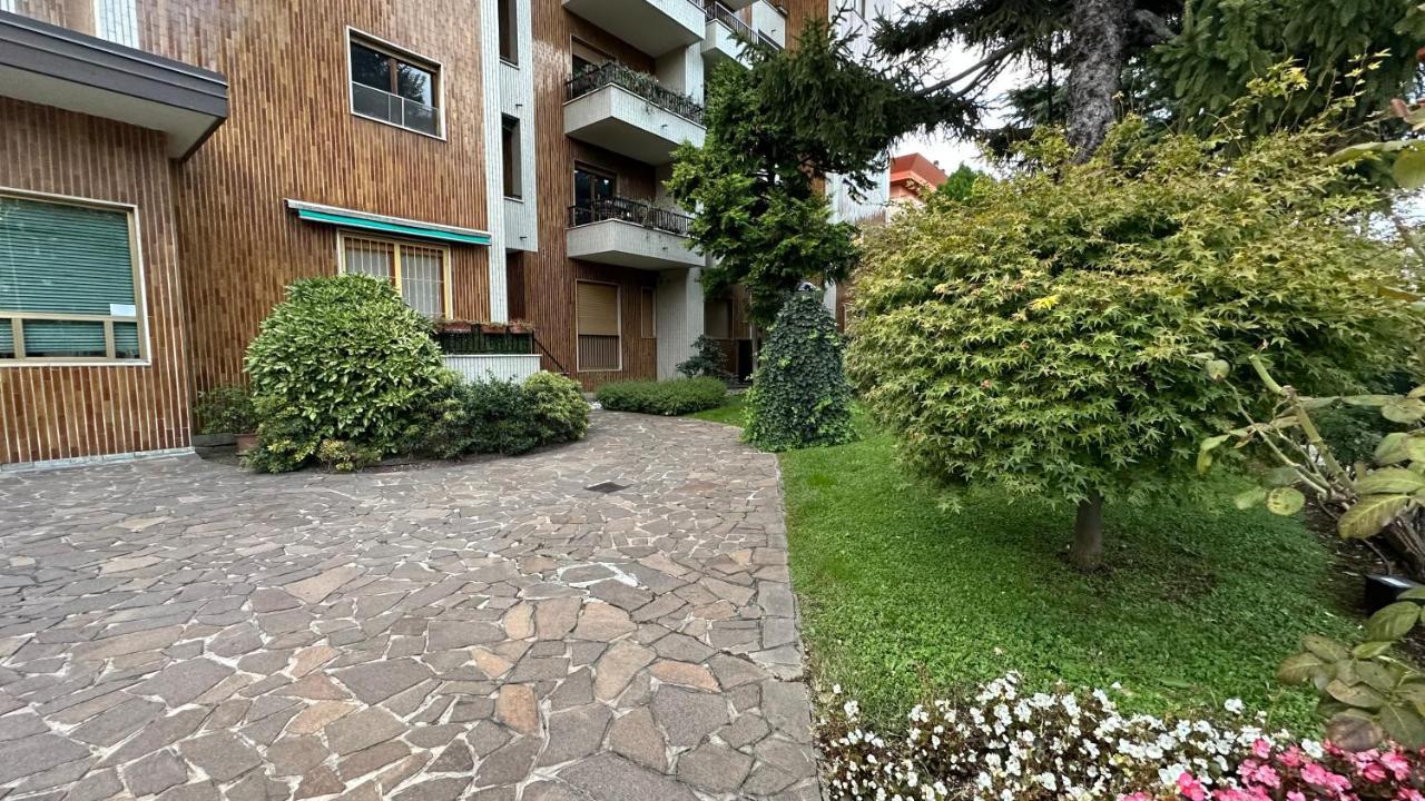 Dehomes - Two Bedrooms, Terrace, Wi-Fi, Tram To Centre & Rho Fiera Milan Bagian luar foto