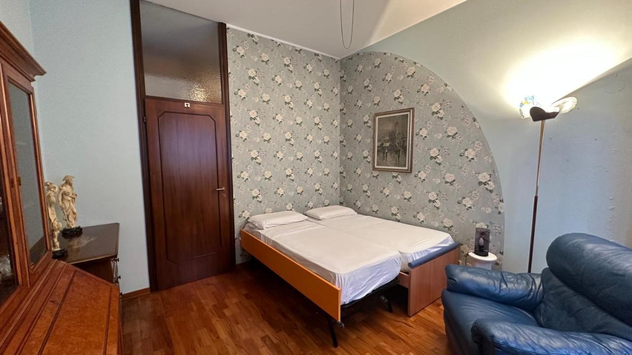 Dehomes - Two Bedrooms, Terrace, Wi-Fi, Tram To Centre & Rho Fiera Milan Bagian luar foto